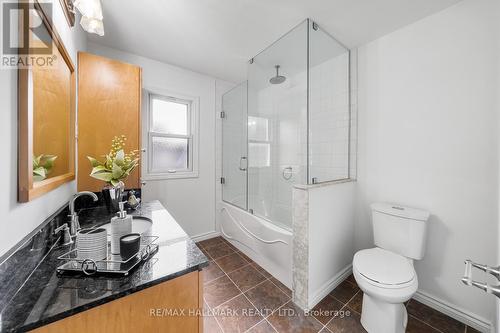 15 River Drive, East Gwillimbury, ON - Indoor Photo Showing Bathroom