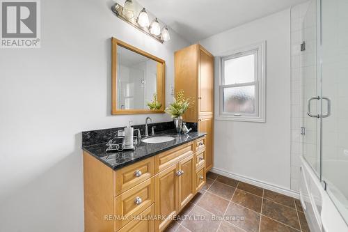 15 River Drive, East Gwillimbury (Holland Landing), ON - Indoor Photo Showing Bathroom