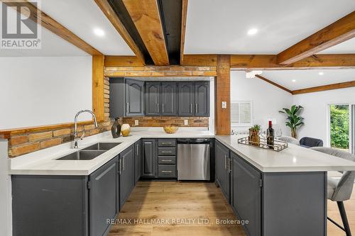 15 River Drive, East Gwillimbury (Holland Landing), ON - Indoor Photo Showing Kitchen With Double Sink With Upgraded Kitchen