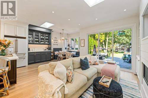 119 Richmond Street, Richmond Hill (Mill Pond), ON - Indoor Photo Showing Living Room