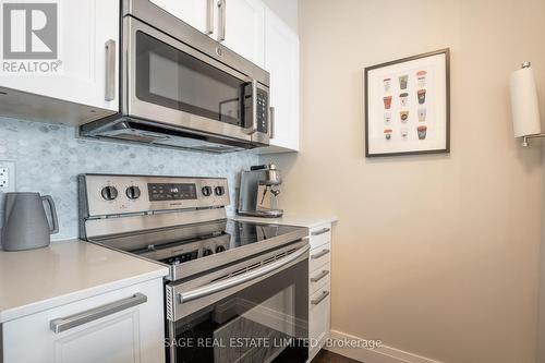 3311 - 81 Navy Wharf Court, Toronto (Waterfront Communities), ON - Indoor Photo Showing Kitchen