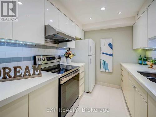 1515 - 28 Sommerset Way, Toronto, ON - Indoor Photo Showing Kitchen