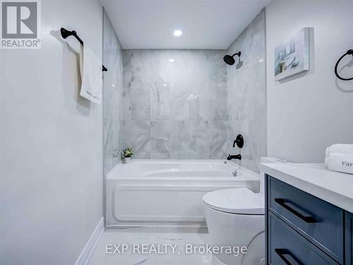 1515 - 28 Sommerset Way, Toronto, ON - Indoor Photo Showing Bathroom