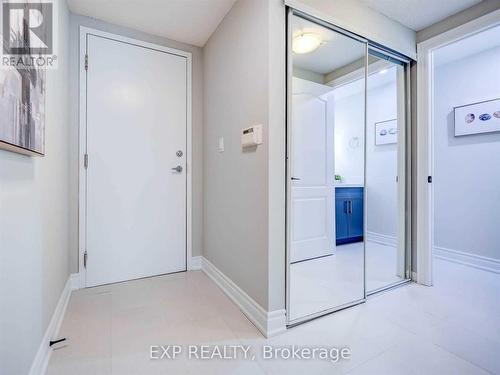 1515 - 28 Sommerset Way, Toronto, ON - Indoor Photo Showing Other Room