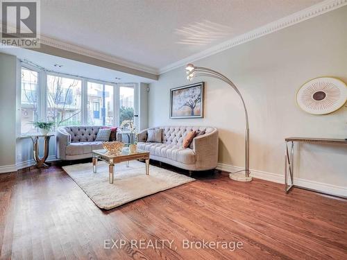 1515 - 28 Sommerset Way, Toronto, ON - Indoor Photo Showing Living Room