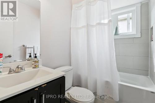 11 Weatherstone Crescent, Toronto (Bayview Woods-Steeles), ON - Indoor Photo Showing Bathroom