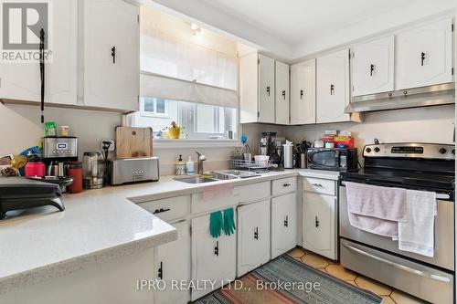 11 Weatherstone Crescent, Toronto (Bayview Woods-Steeles), ON - Indoor Photo Showing Kitchen