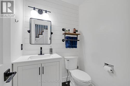 361 Hickling Trail, Barrie, ON - Indoor Photo Showing Bathroom