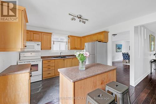 361 Hickling Trail, Barrie, ON - Indoor Photo Showing Kitchen