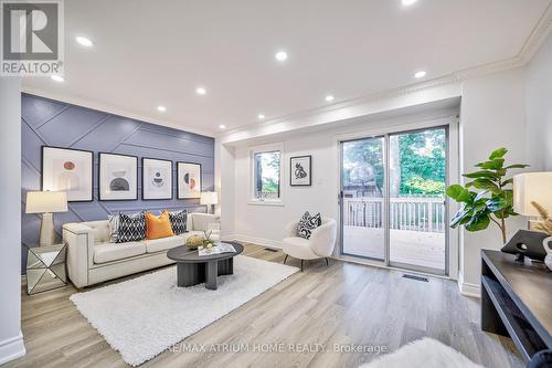 18 Penmarric Place, Toronto (Milliken), ON - Indoor Photo Showing Living Room