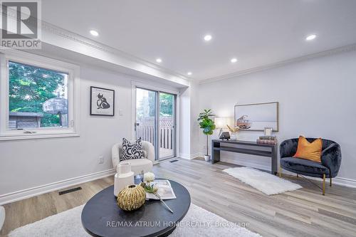 18 Penmarric Place, Toronto (Milliken), ON - Indoor Photo Showing Living Room