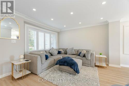 510 Sedan Crescent, Oshawa, ON - Indoor Photo Showing Living Room