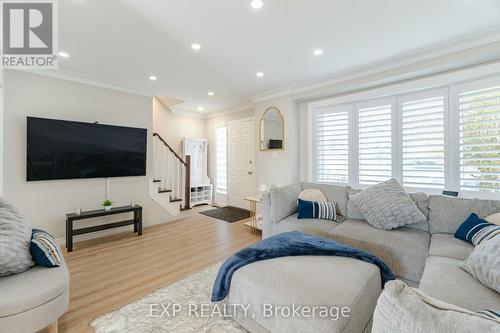 510 Sedan Crescent, Oshawa, ON - Indoor Photo Showing Living Room