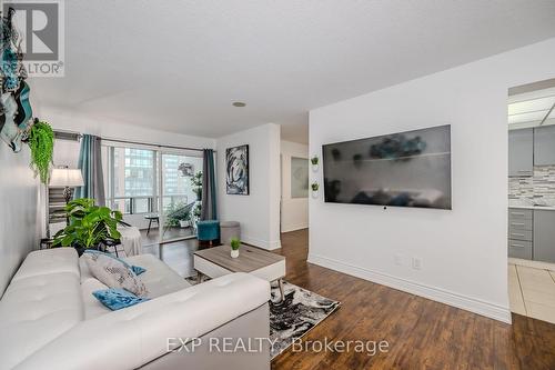 806 - 115 Hillcrest Avenue, Mississauga, ON - Indoor Photo Showing Living Room