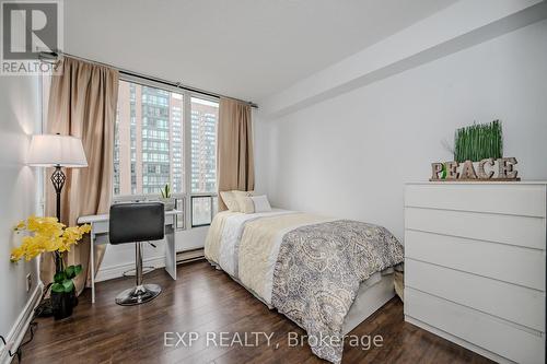 806 - 115 Hillcrest Avenue, Mississauga (Cooksville), ON - Indoor Photo Showing Bedroom