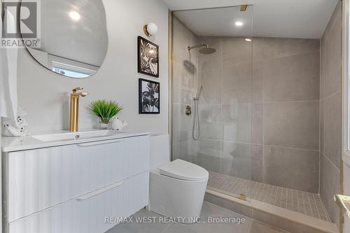 211 Gilbert Avenue, Toronto (Caledonia-Fairbank), ON - Indoor Photo Showing Bathroom