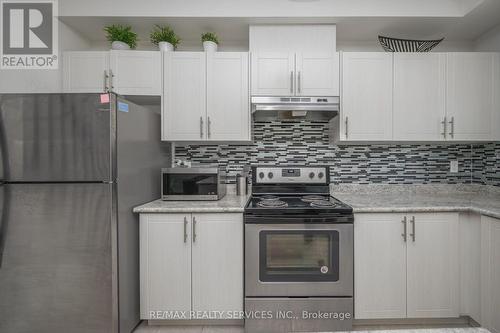 4303 - 2420 Baronwood Drive, Oakville (West Oak Trails), ON - Indoor Photo Showing Kitchen With Upgraded Kitchen