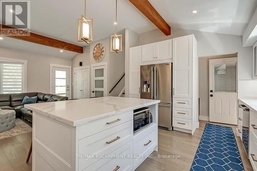 5350 Windermere Drive, Burlington, ON - Indoor Photo Showing Kitchen With Upgraded Kitchen