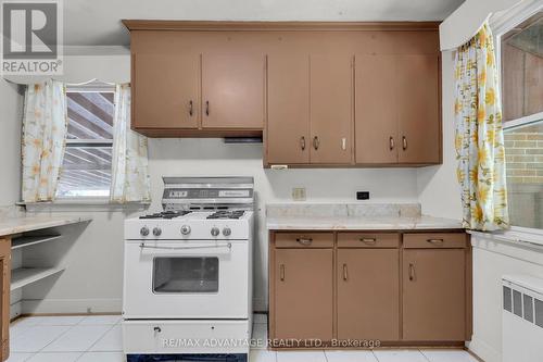 303 Reynolds Road, London, ON - Indoor Photo Showing Kitchen