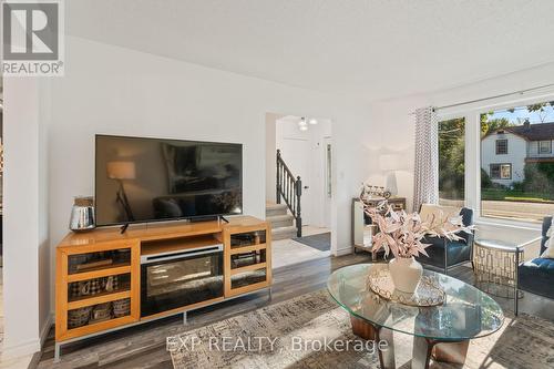 617 Front Street, Quinte West, ON - Indoor Photo Showing Living Room