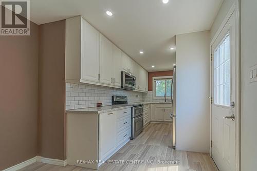 701 Cricklewood Drive, Oshawa (Pinecrest), ON - Indoor Photo Showing Kitchen