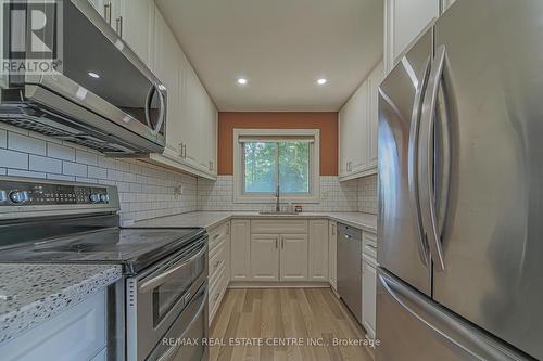 701 Cricklewood Drive, Oshawa (Pinecrest), ON - Indoor Photo Showing Kitchen With Upgraded Kitchen