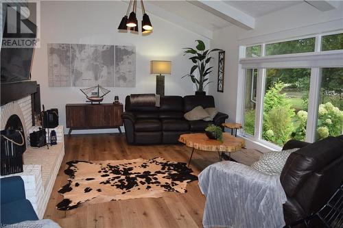 230 Tyendinaga Drive, Saugeen Shores, ON - Indoor Photo Showing Living Room