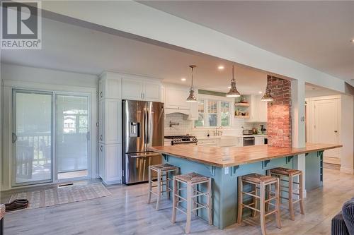 323 Ester Street, Sudbury, ON - Indoor Photo Showing Kitchen With Upgraded Kitchen