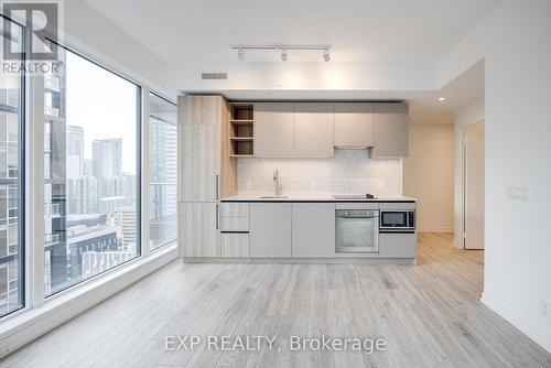 3509 - 55 Mercer Street, Toronto, ON - Indoor Photo Showing Kitchen With Upgraded Kitchen