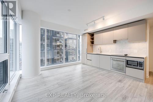 3509 - 55 Mercer Street, Toronto, ON - Indoor Photo Showing Kitchen