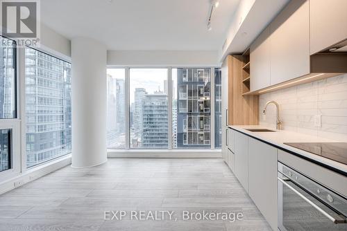 3509 - 55 Mercer Street, Toronto, ON - Indoor Photo Showing Kitchen