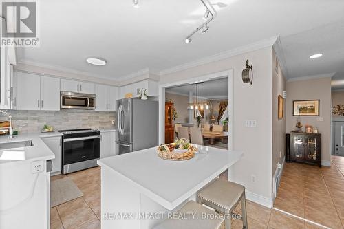 455 Tweedsmuir Street, Oshawa (Mclaughlin), ON - Indoor Photo Showing Kitchen