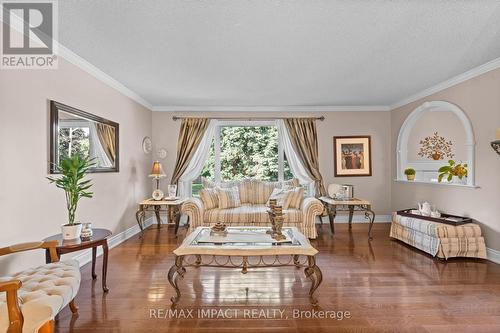 455 Tweedsmuir Street, Oshawa, ON - Indoor Photo Showing Living Room