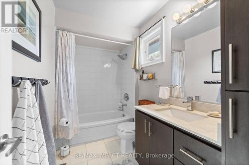 455 Tweedsmuir Street, Oshawa (Mclaughlin), ON - Indoor Photo Showing Bathroom