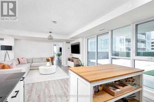 1002 - 2150 Lawrence Avenue, Toronto (Wexford-Maryvale), ON - Indoor Photo Showing Living Room