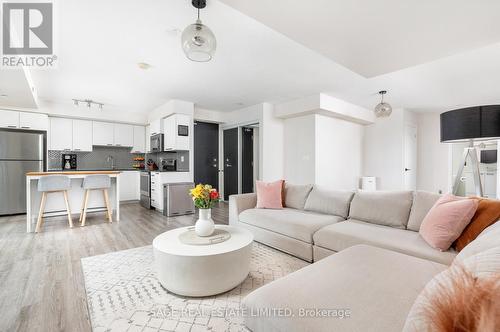 1002 - 2150 Lawrence Avenue, Toronto (Wexford-Maryvale), ON - Indoor Photo Showing Living Room