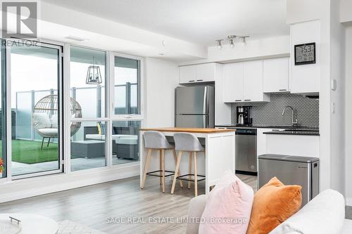 1002 - 2150 Lawrence Avenue, Toronto (Wexford-Maryvale), ON - Indoor Photo Showing Kitchen With Stainless Steel Kitchen