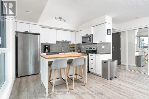 1002 - 2150 Lawrence Avenue, Toronto (Wexford-Maryvale), ON - Indoor Photo Showing Kitchen With Stainless Steel Kitchen