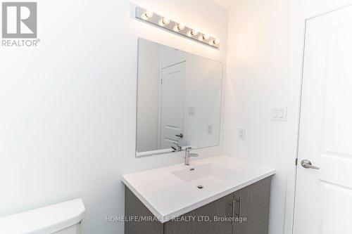 760 Heathrow Path, Oshawa (Samac), ON - Indoor Photo Showing Bathroom