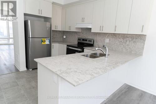 760 Heathrow Path, Oshawa (Samac), ON - Indoor Photo Showing Kitchen With Double Sink With Upgraded Kitchen