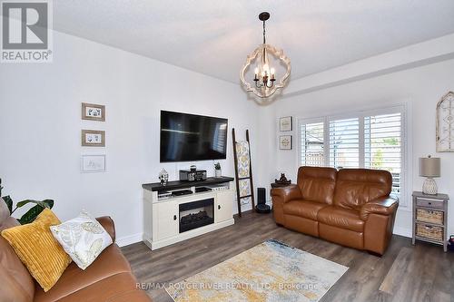 245 Bruce Cameron Drive, Clarington (Bowmanville), ON - Indoor Photo Showing Living Room