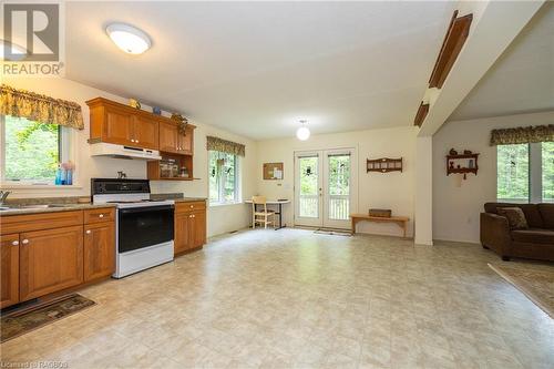 743100 Sideroad 10, Chatsworth (Twp), ON - Indoor Photo Showing Kitchen With Double Sink