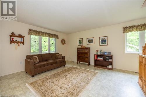 743100 Sideroad 10, Chatsworth (Twp), ON - Indoor Photo Showing Living Room