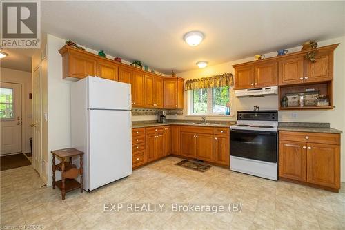 743100 Sideroad 10, Chatsworth, ON - Indoor Photo Showing Kitchen