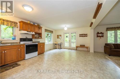 743100 Sideroad 10, Chatsworth, ON - Indoor Photo Showing Kitchen With Double Sink