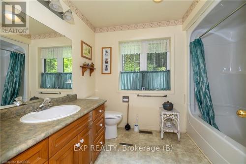 743100 Sideroad 10, Chatsworth, ON - Indoor Photo Showing Bathroom