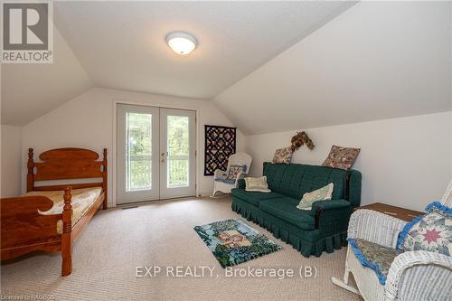 743100 Sideroad 10, Chatsworth, ON - Indoor Photo Showing Living Room