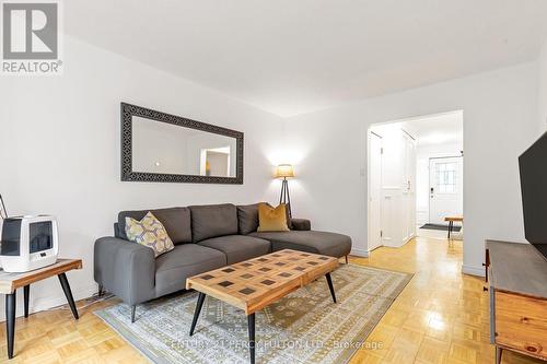 18 - 350 Camelot Court, Oshawa (Eastdale), ON - Indoor Photo Showing Living Room