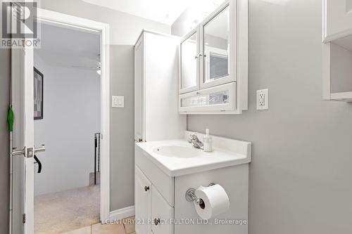 18 - 350 Camelot Court, Oshawa (Eastdale), ON - Indoor Photo Showing Bathroom