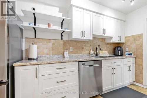 18 - 350 Camelot Court, Oshawa, ON - Indoor Photo Showing Kitchen